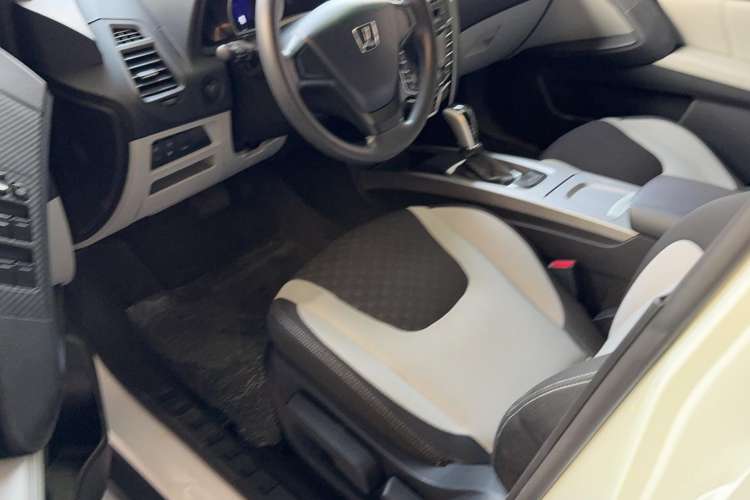 Used Luxgen U6 SUV 2014 1.8T Charm Version Interior 2