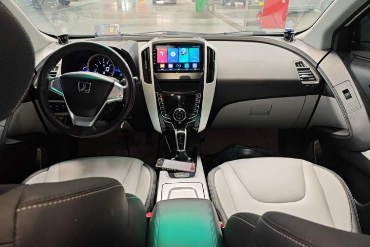 Used Luxgen U6 SUV 2014 1.8T Fashion Edition Interior 2