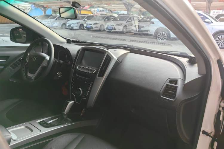 Used Luxgen U6 SUV 2014 1.8T Fashion Edition Interior 2