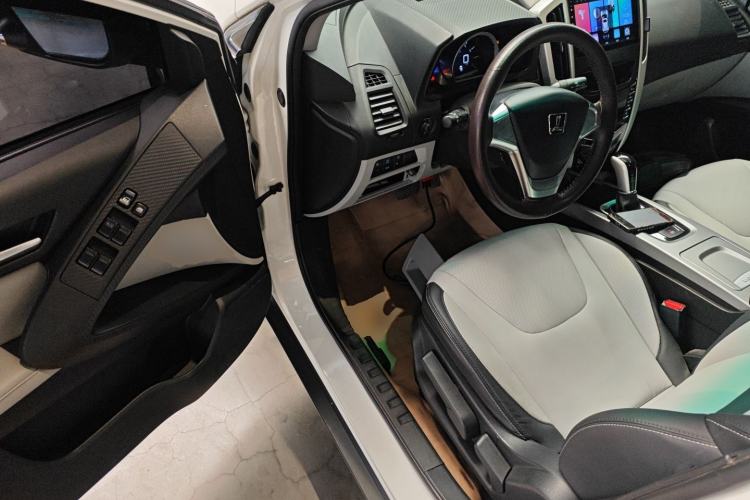 Used Luxgen U6 SUV 2014 1.8T Fashion Edition Interior 3