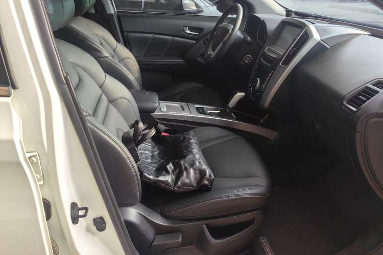 Used Luxgen U6 SUV 2014 1.8T Fashion Edition Interior 4