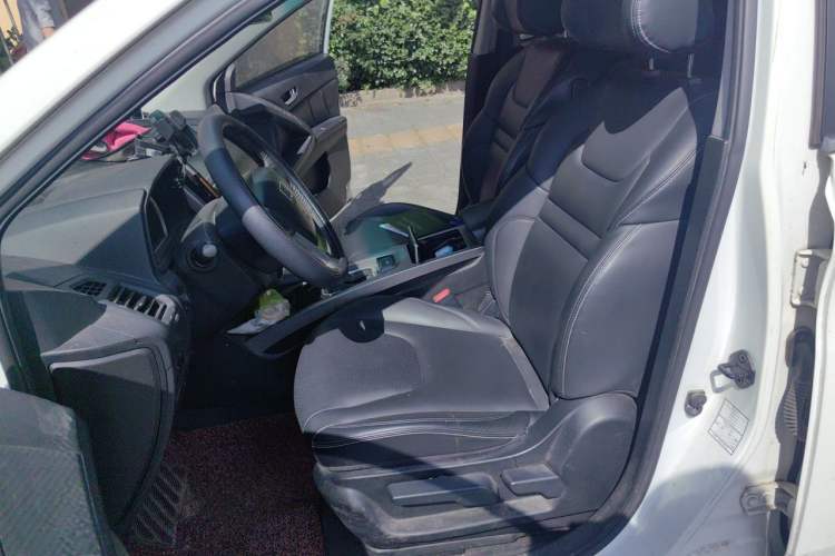 Used Luxgen U6 SUV 2014 1.8T Fashion Edition Left Front Seat