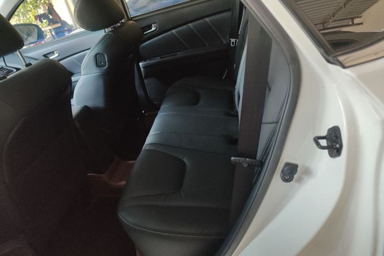 Used Luxgen U6 SUV 2014 1.8T ZhiZun Model Left Rear Seat