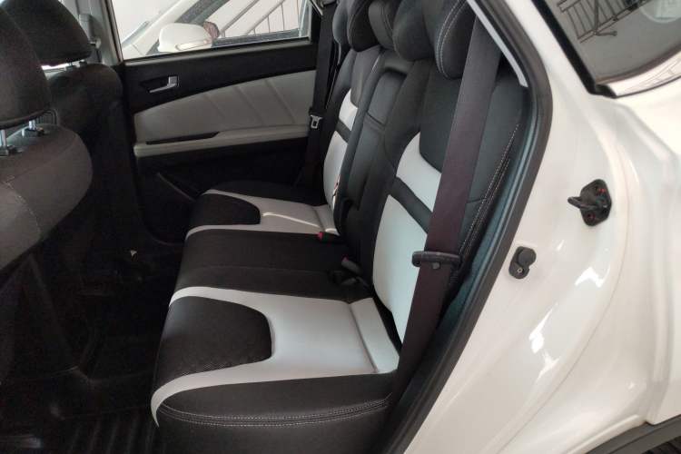 Used Luxgen U6 SUV 2014 1.8T Charm Version Left Rear Seat