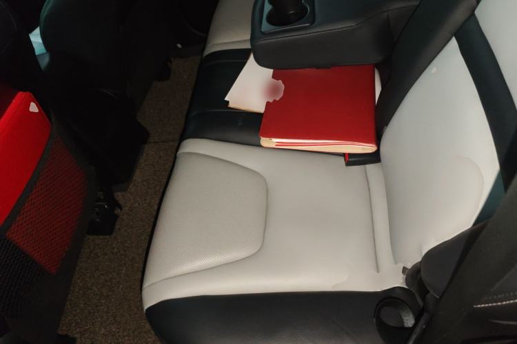 Used Luxgen U6 SUV 2014 1.8T ZhiZun Model Left Rear Seat