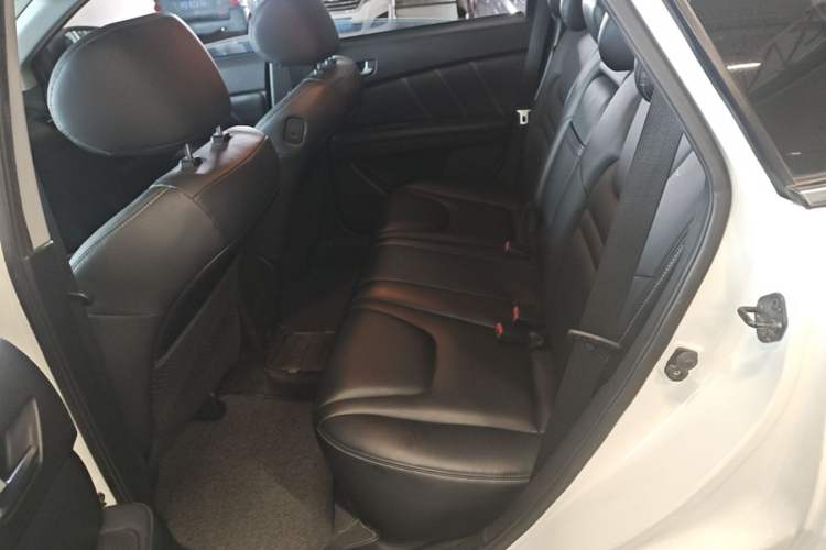 Used Luxgen U6 SUV 2014 2.0T ZhiZun Model Left Rear Seat