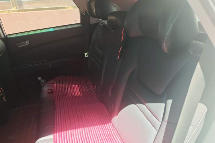 Used Luxgen U6 SUV 2014 2.0T Flagship Edition Left Rear Seat