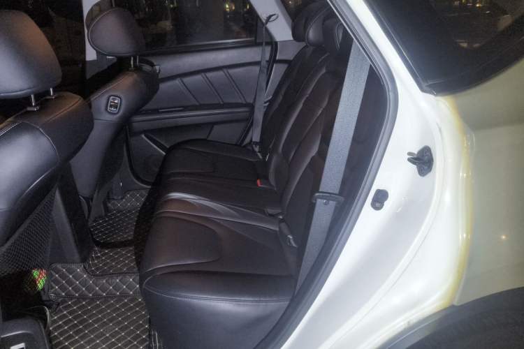 Used Luxgen U6 SUV 2014 2.0T ZhiZun Model Left Rear Seat