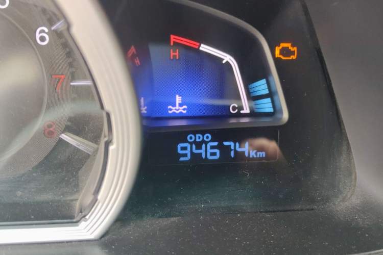 Used Luxgen U6 SUV 2014 1.8T Fashion Edition Odometer Close Up