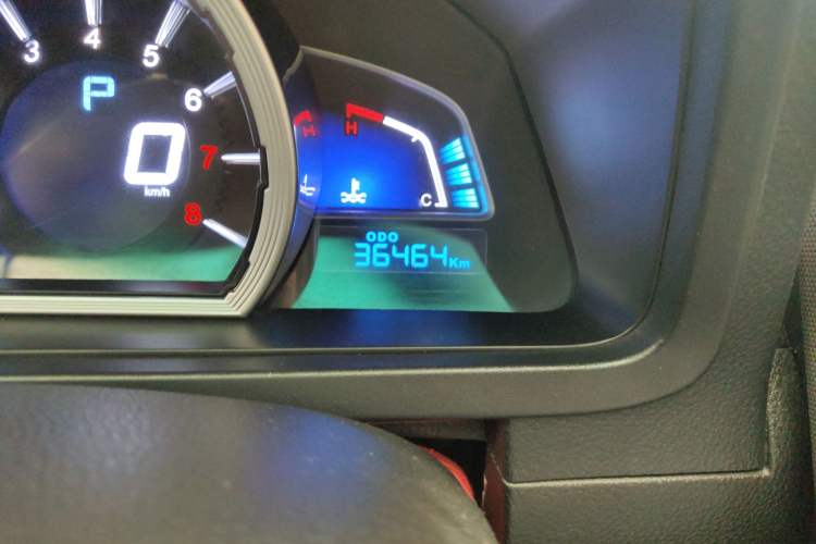 Used Luxgen U6 SUV 2014 1.8T Charm Version Odometer Close Up
