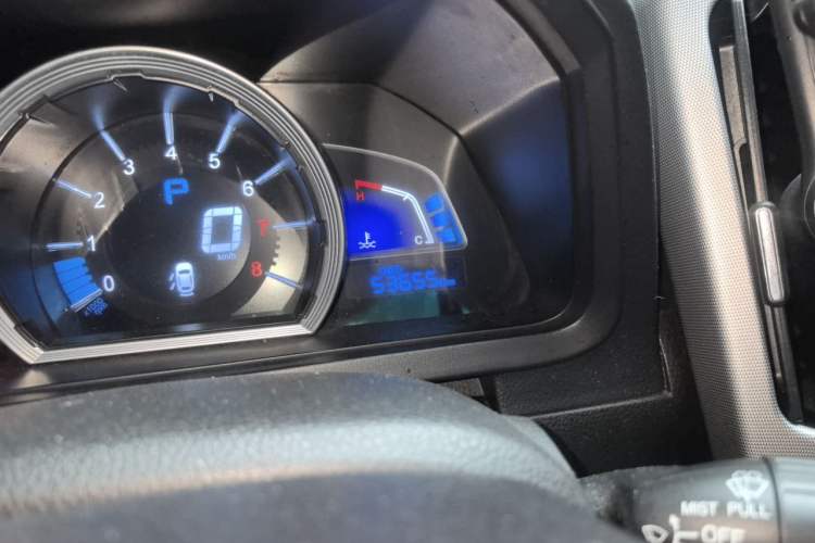 Used Luxgen U6 SUV 2014 2.0T Fashion Edition Odometer Close Up
