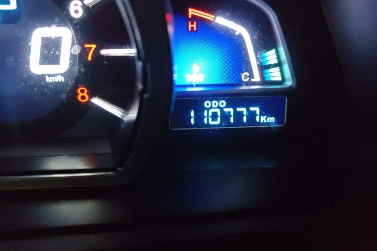 Used Luxgen U6 SUV 2014 1.8T Fashion Edition Odometer Close Up