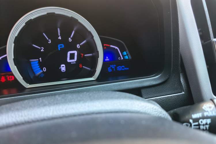 Used Luxgen U6 SUV 2014 1.8T Fashion Edition Odometer Close Up