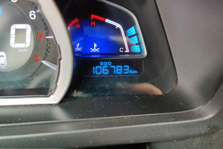 Used Luxgen U6 SUV 2014 1.8T Fashion Edition Odometer Close Up