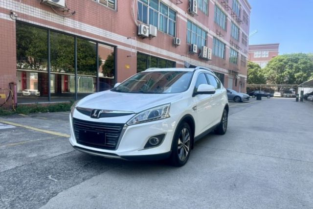 Luxgen U6 SUV 2014 1.8T ZhiZun Model مستعملة