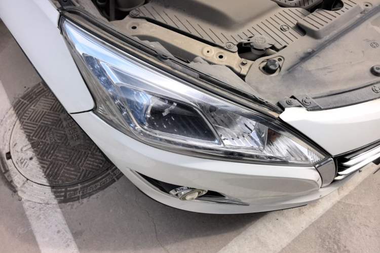 Used Luxgen U6 SUV 2014 1.8T Fashion Edition Right Front Headlight