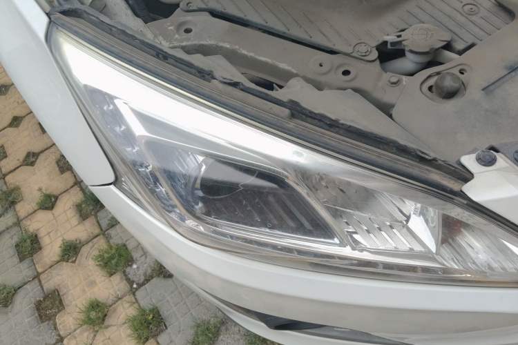 Used Luxgen U6 SUV 2014 1.8T Fashion Edition Right Front Headlight