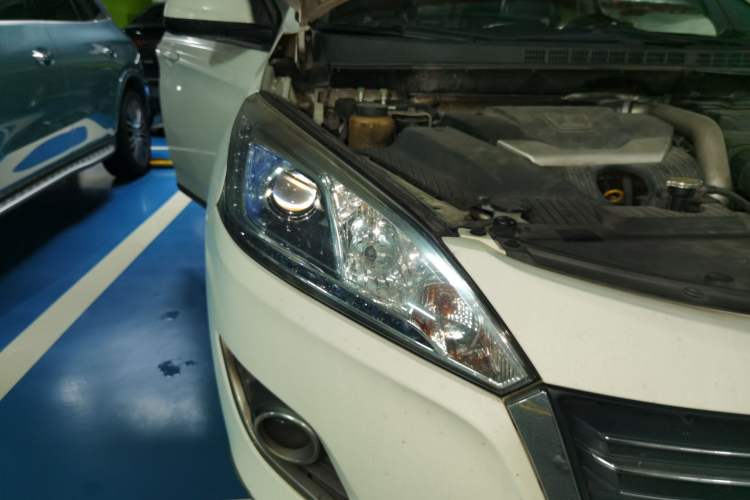 Used Luxgen U6 SUV 2014 1.8T Fashion Edition Right Front Headlight