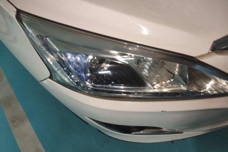 Used Luxgen U6 SUV 2014 1.8T Fashion Edition Right Front Headlight
