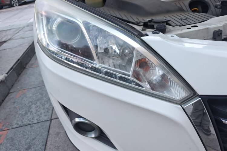 Used Luxgen U6 SUV 2014 1.8T ZhiZun Model Right Front Headlight