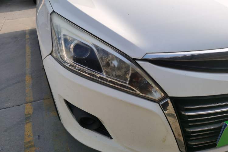 Used Luxgen U6 SUV 2014 1.8T Charm Version Right Front Headlight