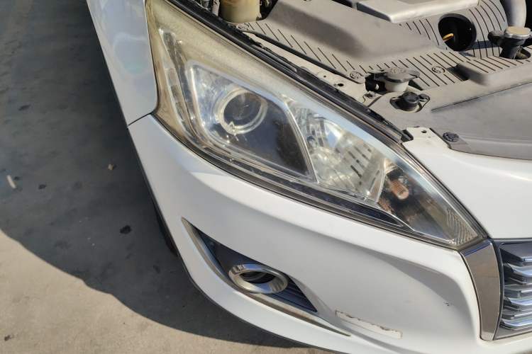 Used Luxgen U6 SUV 2014 2.0T ZhiZun Model Right Front Headlight