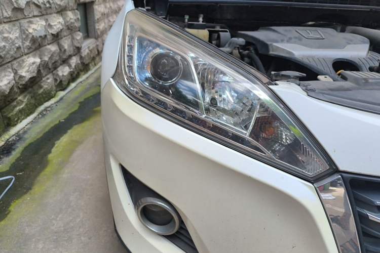 Used Luxgen U6 SUV 2014 1.8T ZhiZun Model Right Front Headlight
