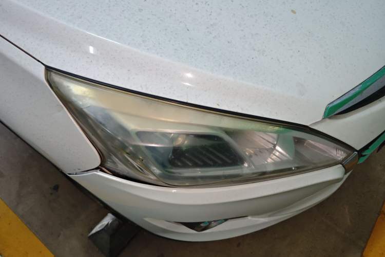 Used Luxgen U6 SUV 2014 1.8T ZhiZun Model Right Front Headlight