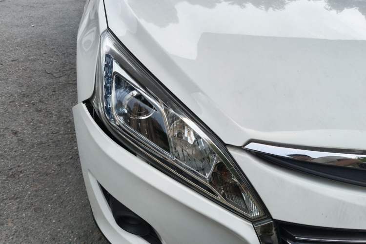 Used Luxgen U6 SUV 2014 1.8T Fashion Edition Right Front Headlight