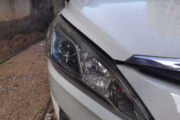 Used Luxgen U6 SUV 2014 2.0T ZhiZun Model Right Front Headlight