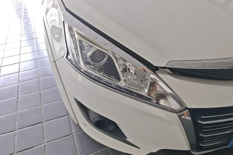 Used Luxgen U6 SUV 2014 1.8T Fashion Edition Right Front Headlight