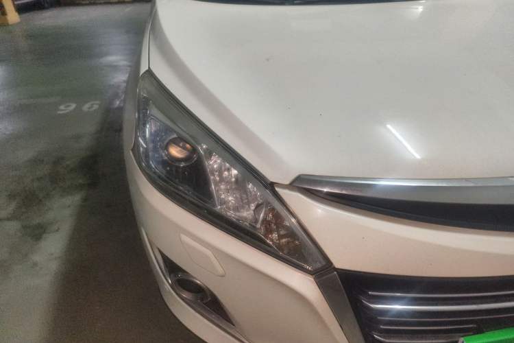 Used Luxgen U6 SUV 2014 2.0T Flagship Edition Right Front Headlight