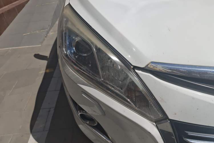 Used Luxgen U6 SUV 2014 2.0T Flagship Edition Right Front Headlight