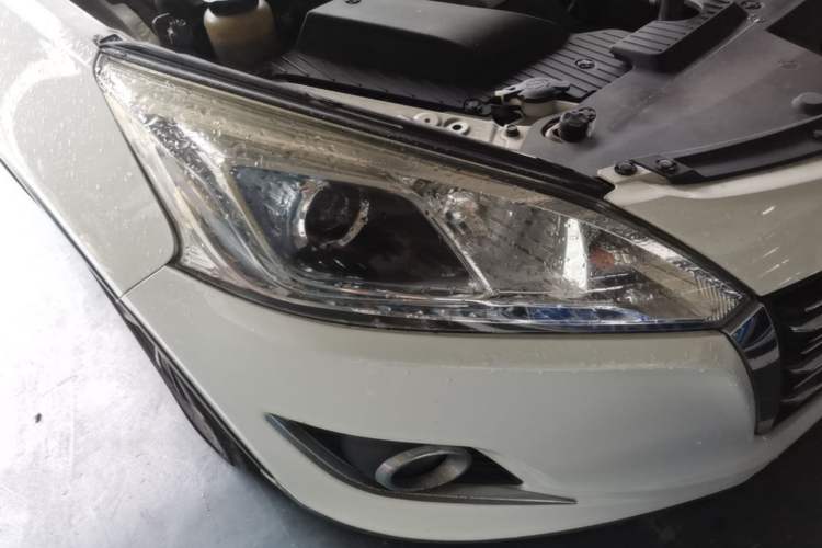 Used Luxgen U6 SUV 2014 2.0T ZhiZun Model Right Front Headlight