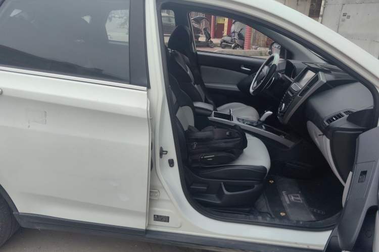 Used Luxgen U6 SUV 2014 2.0T ZhiZun Model Right Front Seat