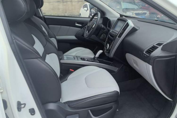 Used Luxgen U6 SUV 2014 1.8T Fashion Edition Right Front Seat