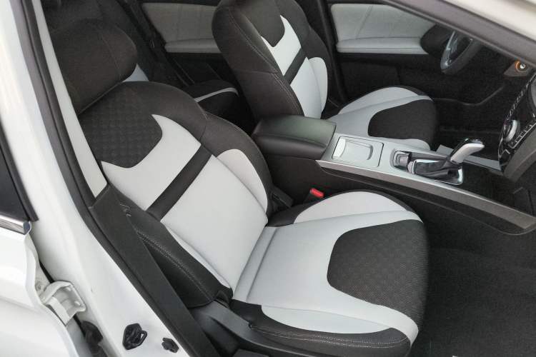 Used Luxgen U6 SUV 2014 1.8T Charm Version Right Front Seat