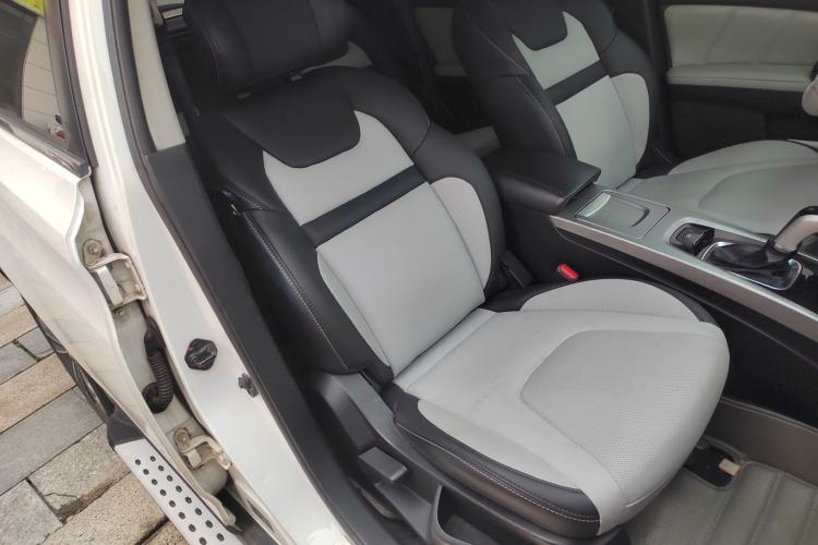 Used Luxgen U6 SUV 2014 1.8T Fashion Edition Right Front Seat