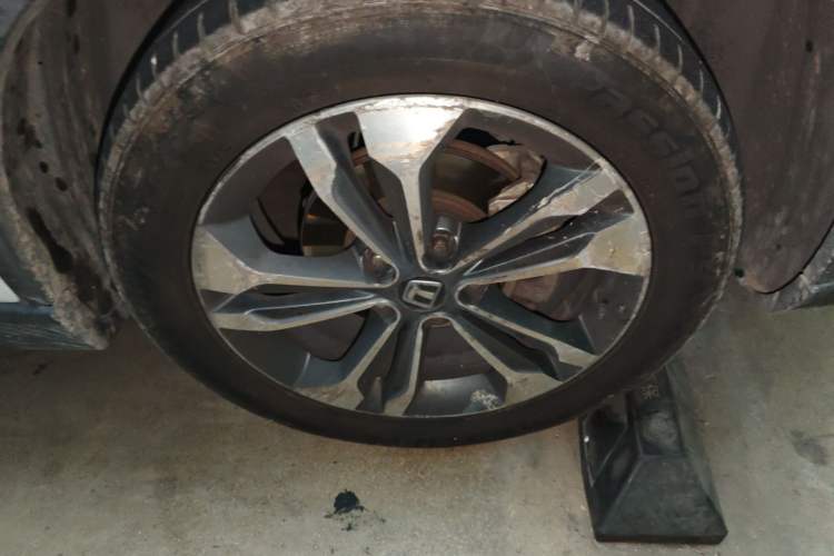 Used Luxgen U6 SUV 2014 1.8T ZhiZun Model Right Front Wheel Hub