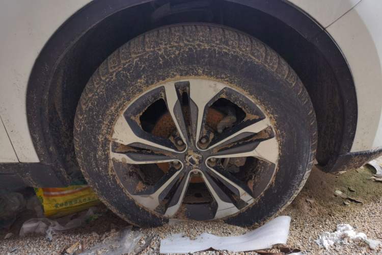 Used Luxgen U6 SUV 2014 2.0T ZhiZun Model Right Front Wheel Hub