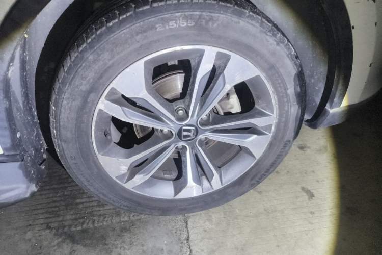 Used Luxgen U6 SUV 2014 2.0T ZhiZun Model Right Front Wheel Hub
