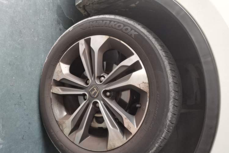Used Luxgen U6 SUV 2014 2.0T ZhiZun Model Right Front Wheel Hub