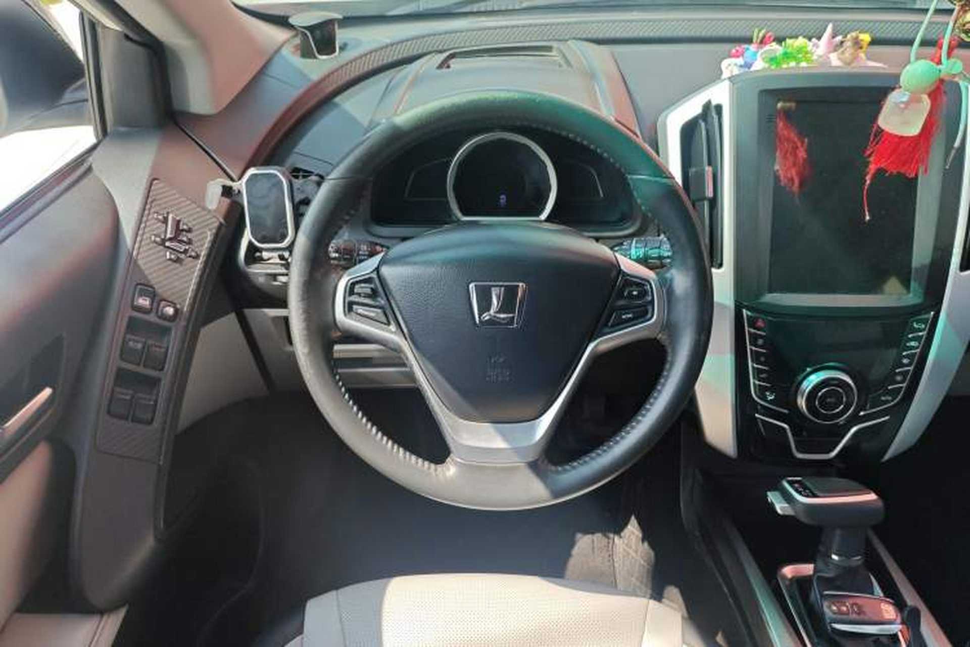 Used Luxgen U6 SUV 2014 1.8T ZhiZun Model Steering Wheel