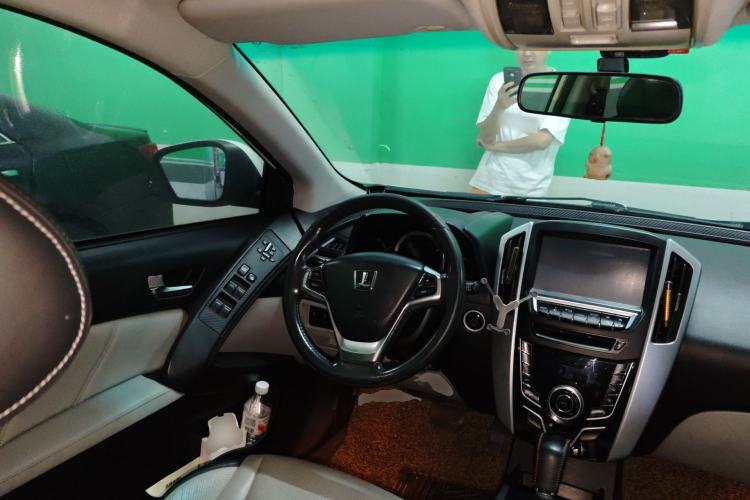 Used Luxgen U6 SUV 2014 1.8T ZhiZun Model Steering Wheel