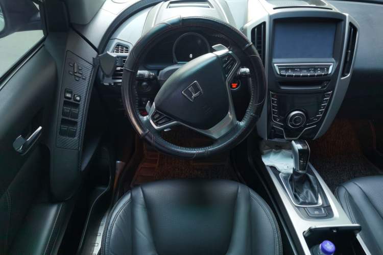 Used Luxgen U6 SUV 2014 2.0T ZhiZun Model Steering Wheel