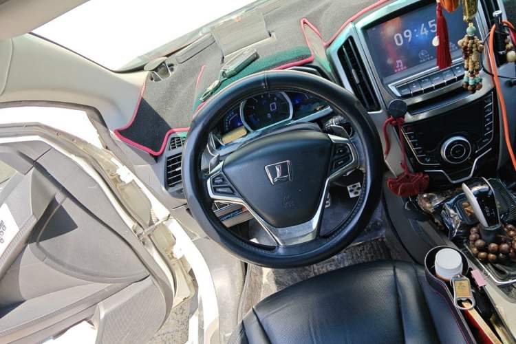 Used Luxgen U6 SUV 2014 2.0T ZhiZun Model Steering Wheel