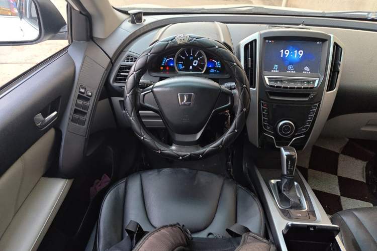 Used Luxgen U6 SUV 2014 1.8T New Innovation Type Steering Wheel