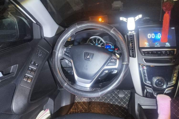 Used Luxgen U6 SUV 2014 2.0T ZhiZun Model Steering Wheel