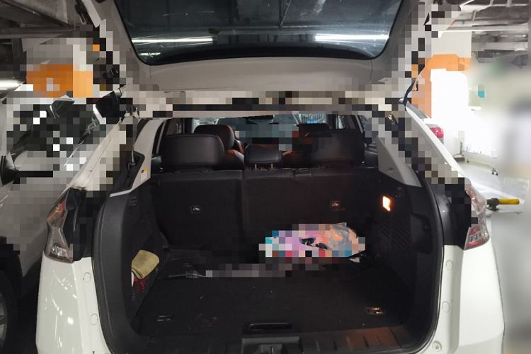 Used Luxgen U6 SUV 2014 2.0T ZhiZun Model Trunk