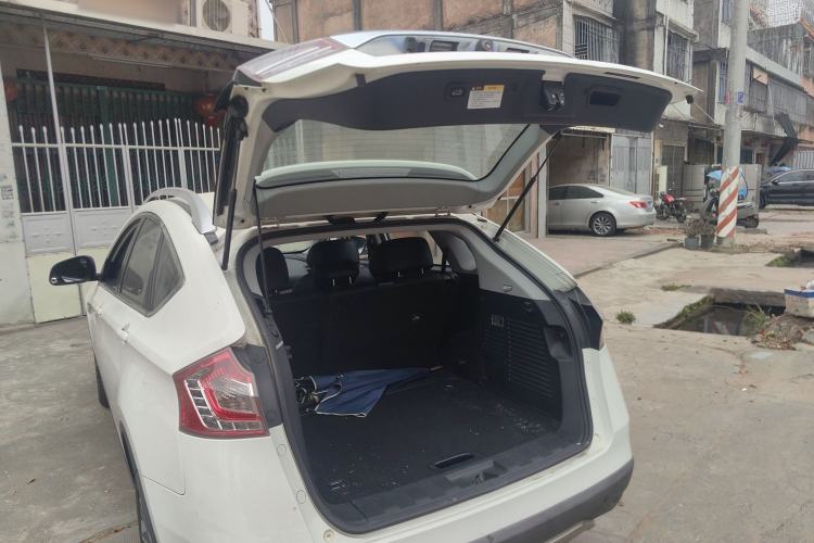 Used Luxgen U6 SUV 2014 2.0T ZhiZun Model Trunk